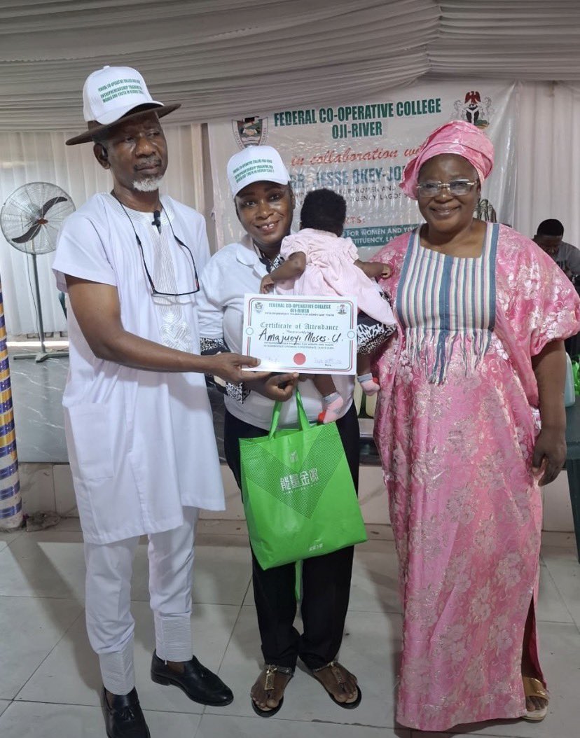 AtlasHustler's tweet photo. Apart from giving all the slots to his kinsmen,this man collaborated with an institution in Enugu state. Are there no institutions that can handle this empowerment in Lagos? https://t.co/iSeLXUhZX6