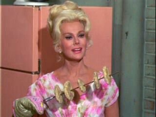 eszterisk's tweet photo. her being lisa douglas is HER PEAK https://t.co/HaWUWTSvtn