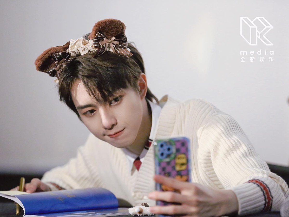 hiddemlog_'s tweet photo. 과거 킹 만날때마다 진짜 너무 🫳🫳해주고 싶음

#亿轩_Kingston https://t.co/rhrdnBqKyB