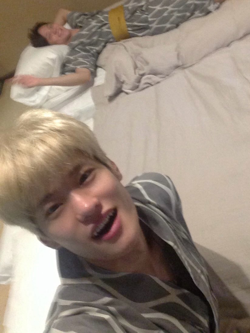 myfavoriteag11's tweet photo. 와 사진 엄청귀엽고웃기게찍어왓네 https://t.co/1x326ICF6p