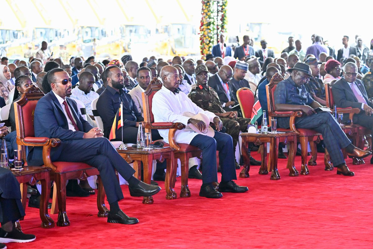KagutaMuseveni's tweet photo. Uganda’s refinery will be built, and our cooperation with Tanzania on Tanga stands. There is no harm in having more refineries in the region. What Africa needs is value addition, industrialisation and bigger integrated markets.
East African political integration must ultimately be treated as a matter of strategic survival.