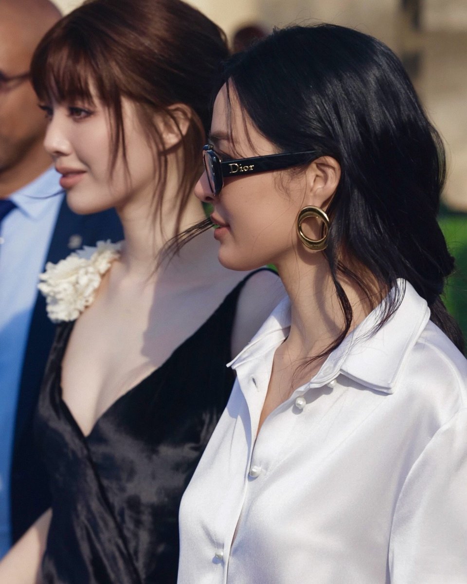 minasaurus1127's tweet photo. their natural skin tone is sooo sexy

LINGORM BA DIOR AT PFW
#DiorSummer27xLingOrm https://t.co/sCiLgmm4OC