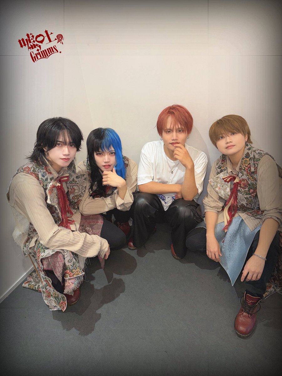 UsoGri_official's tweet photo. ぱるふぇす vol.3〜【すみません、明日の予定は全キャンセルでお願いします。飲むんで】〜@大塚future。出逢って下さった皆様。逢いに来て下さったアナタ。ありがとうございました。

9月最後の夜。
沢山の出演者が集う中、嘘吐Grimms。の物語を共に紡いでくれて有難う。

そして今夜は――
ネムがコラボ出演。

普段とは違うステージで、
難易度の高い楽曲に挑戦しました。
いつもの嘘吐Grimms。とはまた違う一面を、今夜だけの特別な物語としてお届け出来たのではないでしょうか。

9月は、2曲の復活曲も披露。
眠っていた物語をひとつ、またひとつと呼び覚ますことが出来た月でした。

9月も共に歩んでくれて有難う。来月もお楽しみに☾

#嘘グリ
