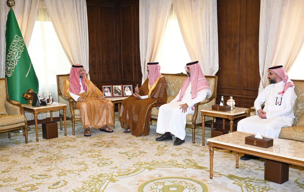 hrhpksttam's tweet photo. استقبل صاحب السمو الملكي الأمير 
خالد بن سطام بن سعود بن عبدالعزيز 
نائب أمير منطقة عسير، في مكتبه بالإمارة 
اليوم، مدير فرع هيئة حقوق الإنسان 
بالمنطقة الحمزة بن عبدالله الشريف.
واطّلع سموه خلال الاستقبال على 
أعمال الفرع وبرامجه في المنطقة

https://t.co/Q1d840sKwn https://t.co/jXCmu0dhGg