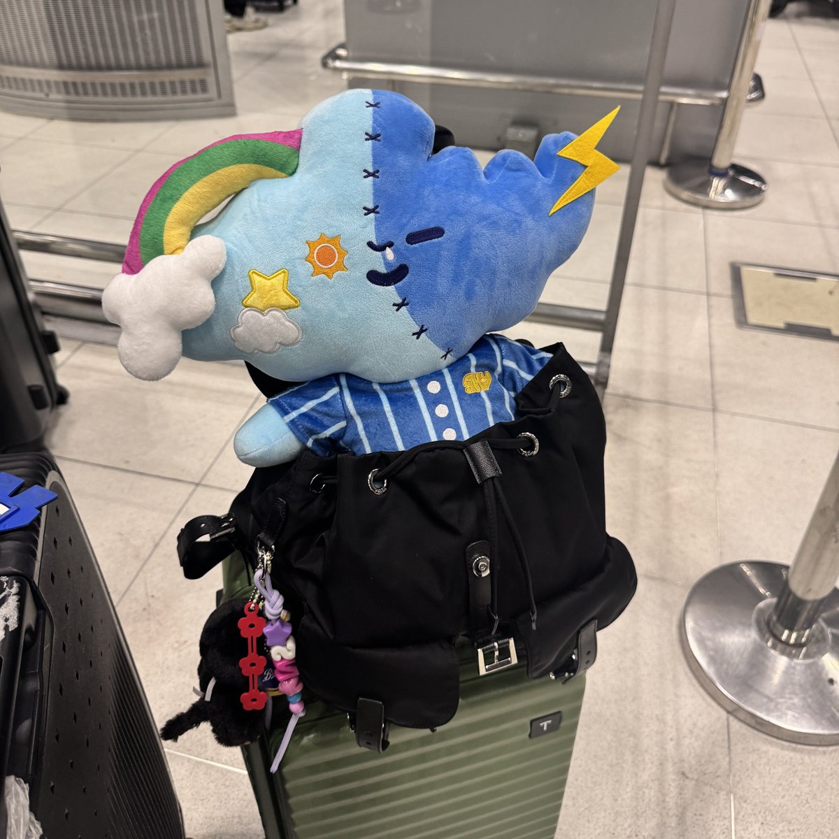 itspotterp's tweet photo. พาจ๊างไปเที่ยวววว 🛫🇯🇵 ส่วนคนพี่รอก่อน เจ่เจ้แบกไม่ไหววว

แล้วพี่ๆแซวต้องโหลดในโซนน้องสัตว์นะคะคุณลูกค้าา https://t.co/MCynm2g0K6