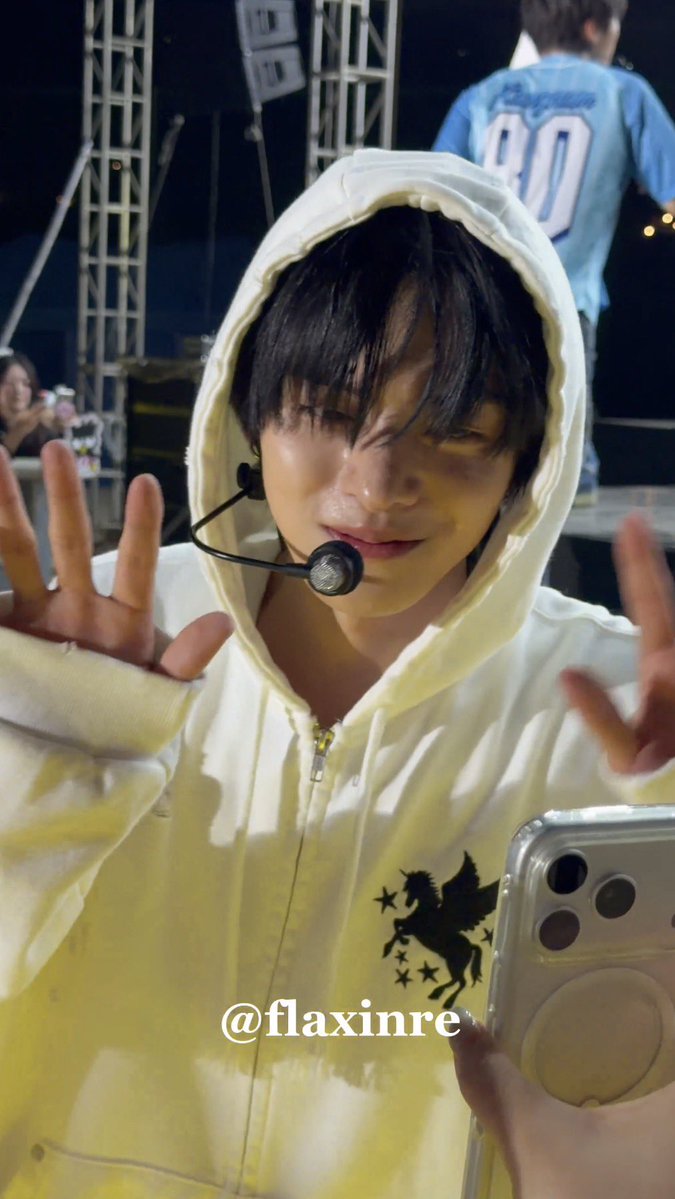 aebywon's tweet photo. Leo why are you so cute tonight?😭🤏🏻 https://t.co/wLsdzD6qJf