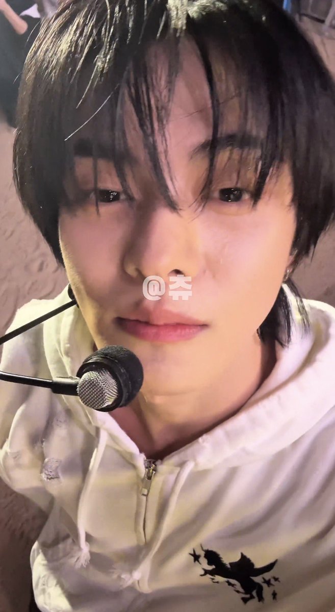 aebywon's tweet photo. Leo why are you so cute tonight?😭🤏🏻 https://t.co/wLsdzD6qJf