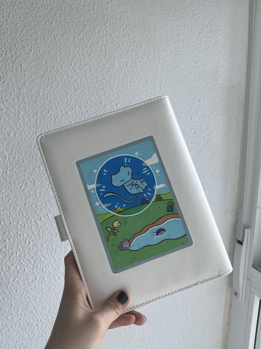 isilweniel's tweet photo. Ya terminé de pintar otro Binder, esta vez de Mew!! Con efecto glitter en las estrellitas….. (✧ ᴰⁱˢᵖᵒⁿⁱᵇˡᵉ ᵉⁿ ᵛⁱⁿᵗᵉᵈ  ✧) https://t.co/VEjsVwglVF