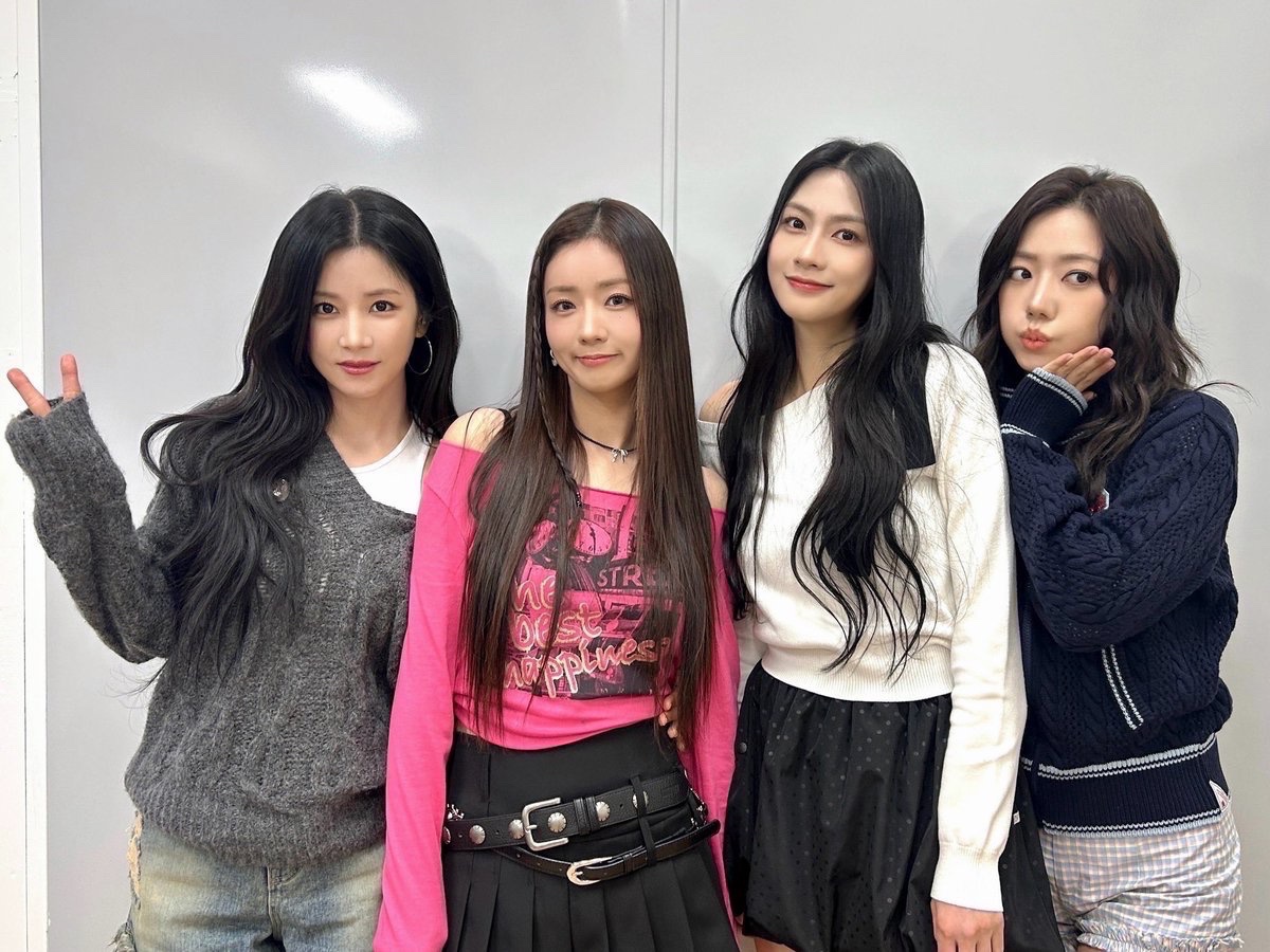apink_scheduler's tweet photo. [🗓️]
2026년 10월 1일 (목)

✅ MBC 표준FM ‘정오의 희망곡 김신영입니다’
⏰ 12PM ~ 2PM
💖 은지(스페셜 DJ)

✅ 2026 장안대학교 윗말축제 JAU:ON
⏰ 8:20PM ~ 9PM
💖 초롱 보미 남주 하영

✅ 명지대학교 ‘백마소동제 - HIGHLIGHT’
⏰ 8:30PM ~ 9PM
💖 은지

#에이핑크 #Apink https://t.co/yonwIEy8hr