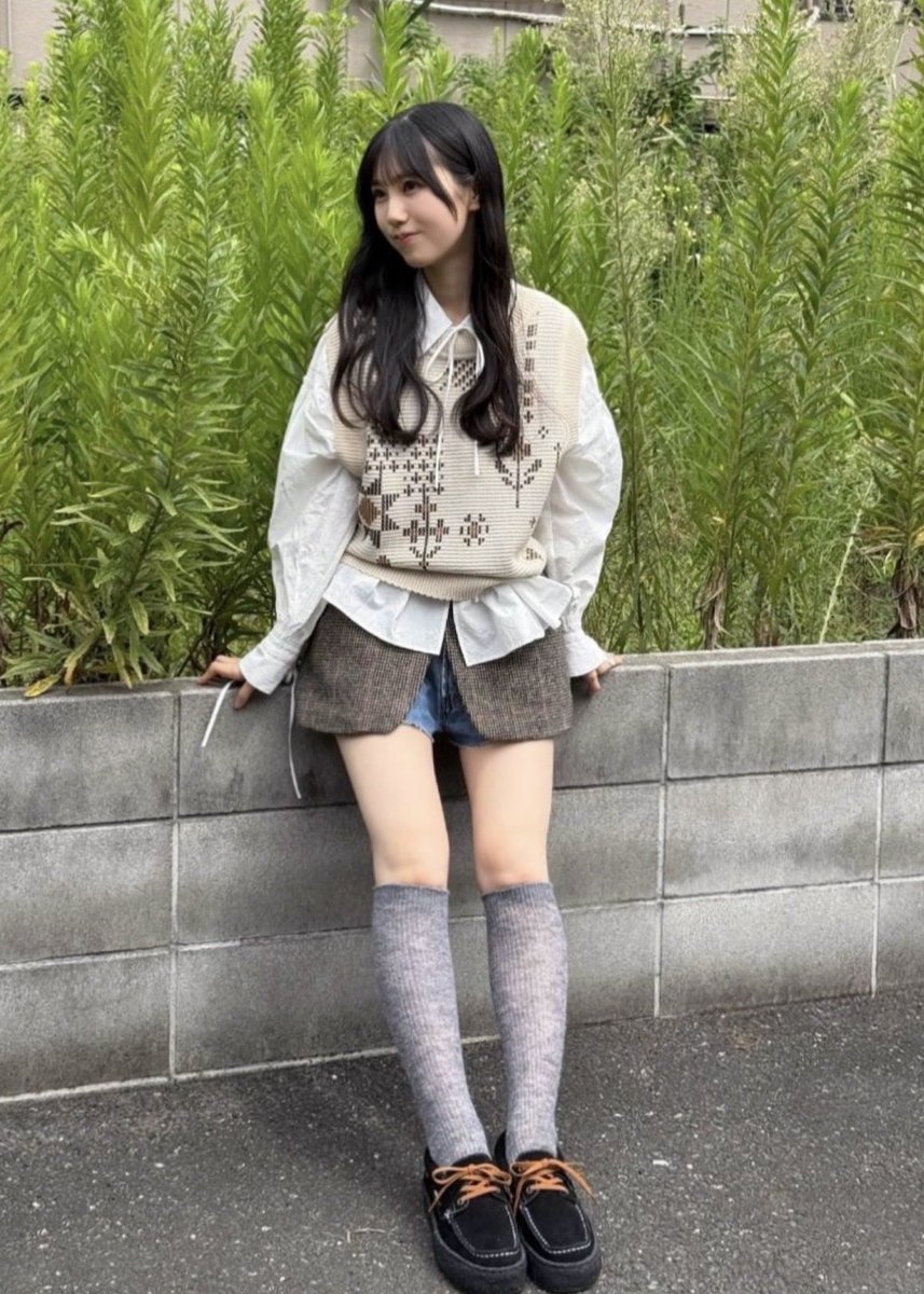 hinatazaka46's tweet photo. 【ブログ更新☀️ 鶴崎仁香】発売になりました！
https://t.co/Hj6ggh6qeQ #日向坂46 #鶴崎仁香 https://t.co/FDtF3sGdLw