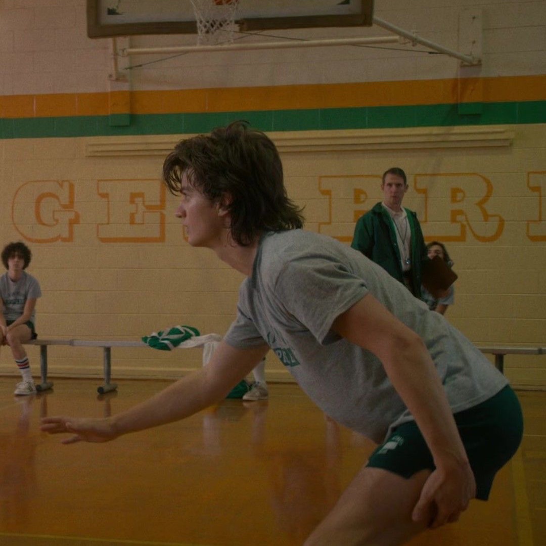 DJOLLANOV's tweet photo. genuinely god bless whoever curated steve harrington’s wardrobe throughout stranger things because they were just blatantly slutting that man out and i’ll forever be grateful https://t.co/QherOpbEQB