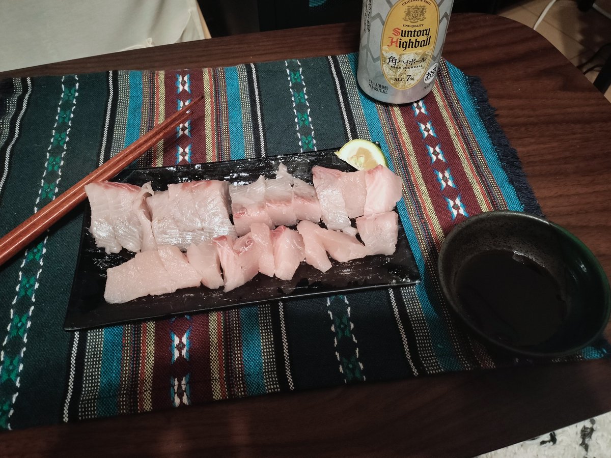 merooon99's tweet photo. 釣った魚で晩酌最高やな https://t.co/QIDKdAVi4Z