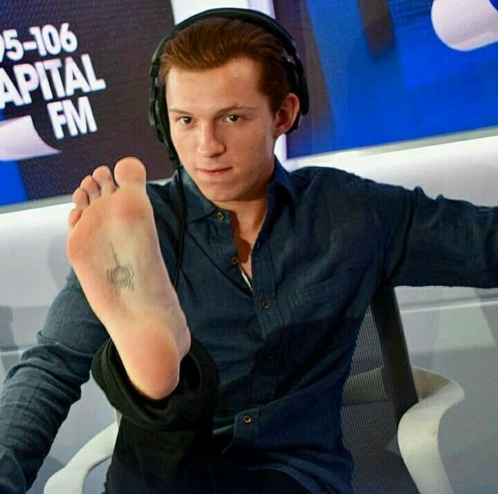 1islaa_'s tweet photo. I just realized tom holland has got a tattoo under his feet 😳, is he just a real Spider-Man or ! https://t.co/5vdZZSbzFq