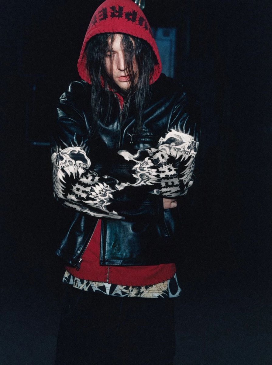 DrainGangBr's tweet photo. Hoje, "Spiderr" completa 4 anos.

Foi o 6º álbum solo do Bladee, produzido por Whitearmor e com participação de Ecco2k e Wondha Mountain. O projeto divide opiniões entre drainers. https://t.co/LzFzOnDvGI