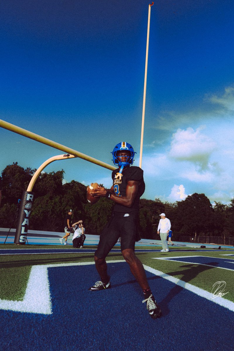 Royals__FB's tweet photo. Nonstop ๐ฆ๐๐
@Quez_2shifty3
@anthonywoodsqb1
@jaylenjohnson_8
@starsilla0
@ky_fils2
@kylerpriester9
#B4B
#PTBD https://t.co/G3s52jxJaq
