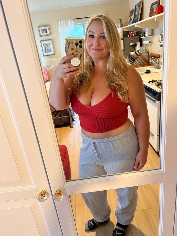 Catherine240000's tweet photo. A little smile, a little confidence, and a whole lot of good energy. 😉❤️ If this picture made you stop scrolling, don’t just look leave me a little love in the comments. 😘 And if you like my vibe, hit that follow button. Maybe we’ll become each other’s favorite notification. ✨ https://t.co/pQqOWecWpS