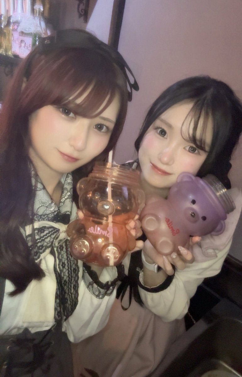 fuua_al's tweet photo. 退勤しました🎀

えまちゃんも一緒お兄さん🌟えまちゃんの20歳祝い一緒にありがとう😂🎶

明日も17時から居ます！
@andlove_akb https://t.co/PmLFpaiXHJ
