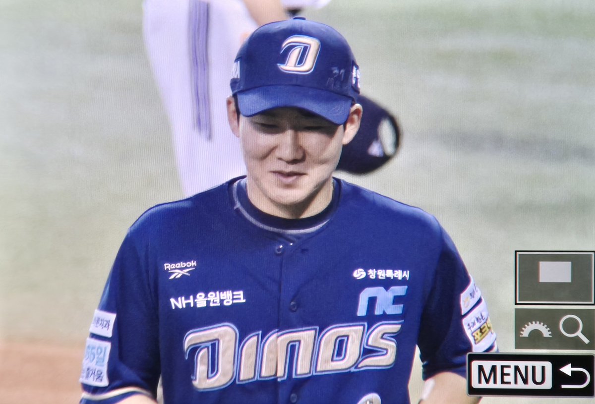 tinoo_37's tweet photo. 주장에게만 적힌 쓴지 얼마 안되어서 뚜렷한 번호 하나 보고 울음.... https://t.co/bgpHbcMnY8