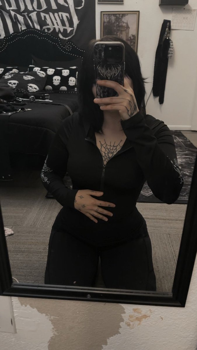 Wapan_Acahkos's tweet photo. My fav gym outfit fr 🖤
#fyp #fypシ゚ #viral #alt https://t.co/zGyuDNA17q