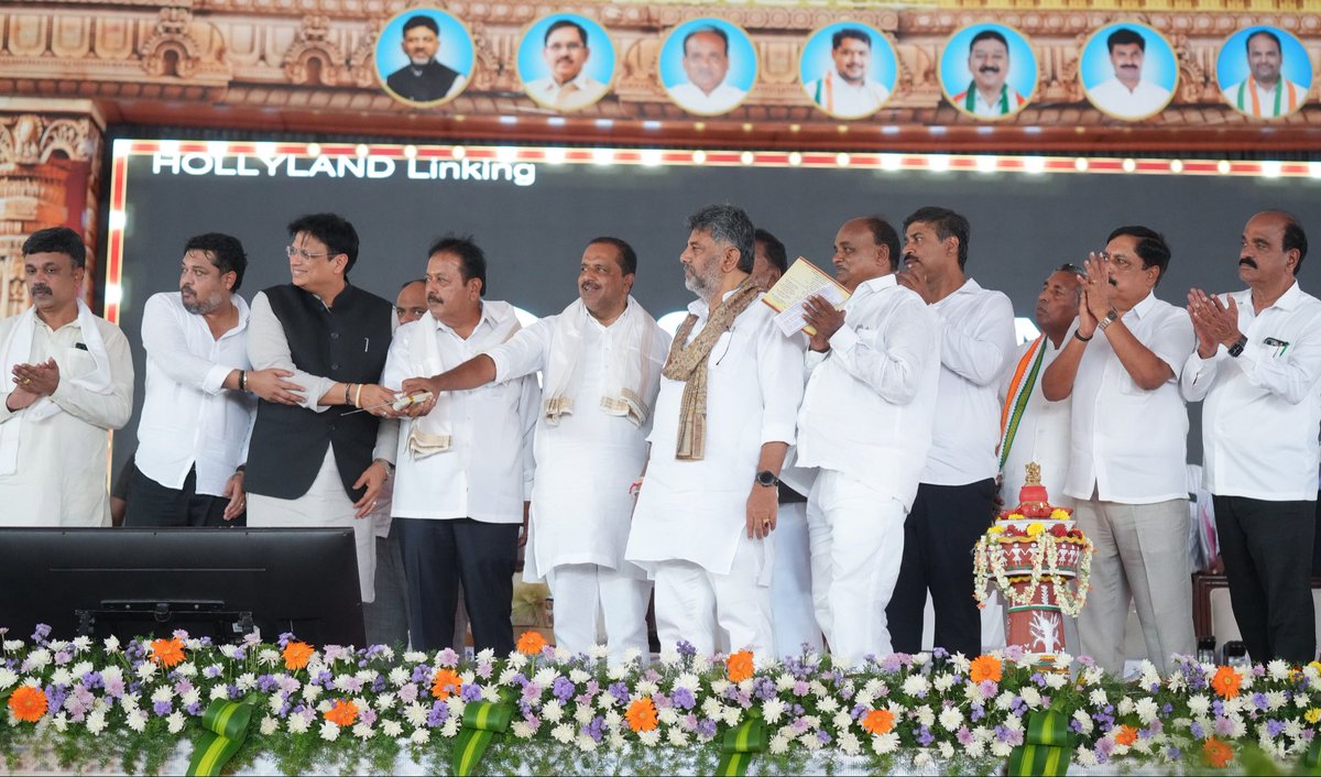 DKShivakumar's tweet photo. ಇಂದು ಚಾಮರಾಜನಗರ ಜಿಲ್ಲೆಯ ಕೊಳ್ಳೇಗಾಲದಲ್ಲಿ, ಕೊಳ್ಳೇಗಾಲ ಮತ್ತು ಹನೂರು ವಿಧಾನಸಭಾ ಕ್ಷೇತ್ರಗಳ ವಿವಿಧ ಅಭಿವೃದ್ಧಿ ಕಾಮಗಾರಿಗಳ ಶಂಕುಸ್ಥಾಪನೆ ಹಾಗೂ ಉದ್ಘಾಟನೆ ನೆರವೇರಿಸಿದೆ. ಇದೇ ಸಂದರ್ಭದಲ್ಲಿ ಫಲಾನುಭವಿಗಳಿಗೆ ಸವಲತ್ತುಗಳನ್ನು ವಿತರಿಸಿದೆ. https://t.co/u9Dzhg5k4N