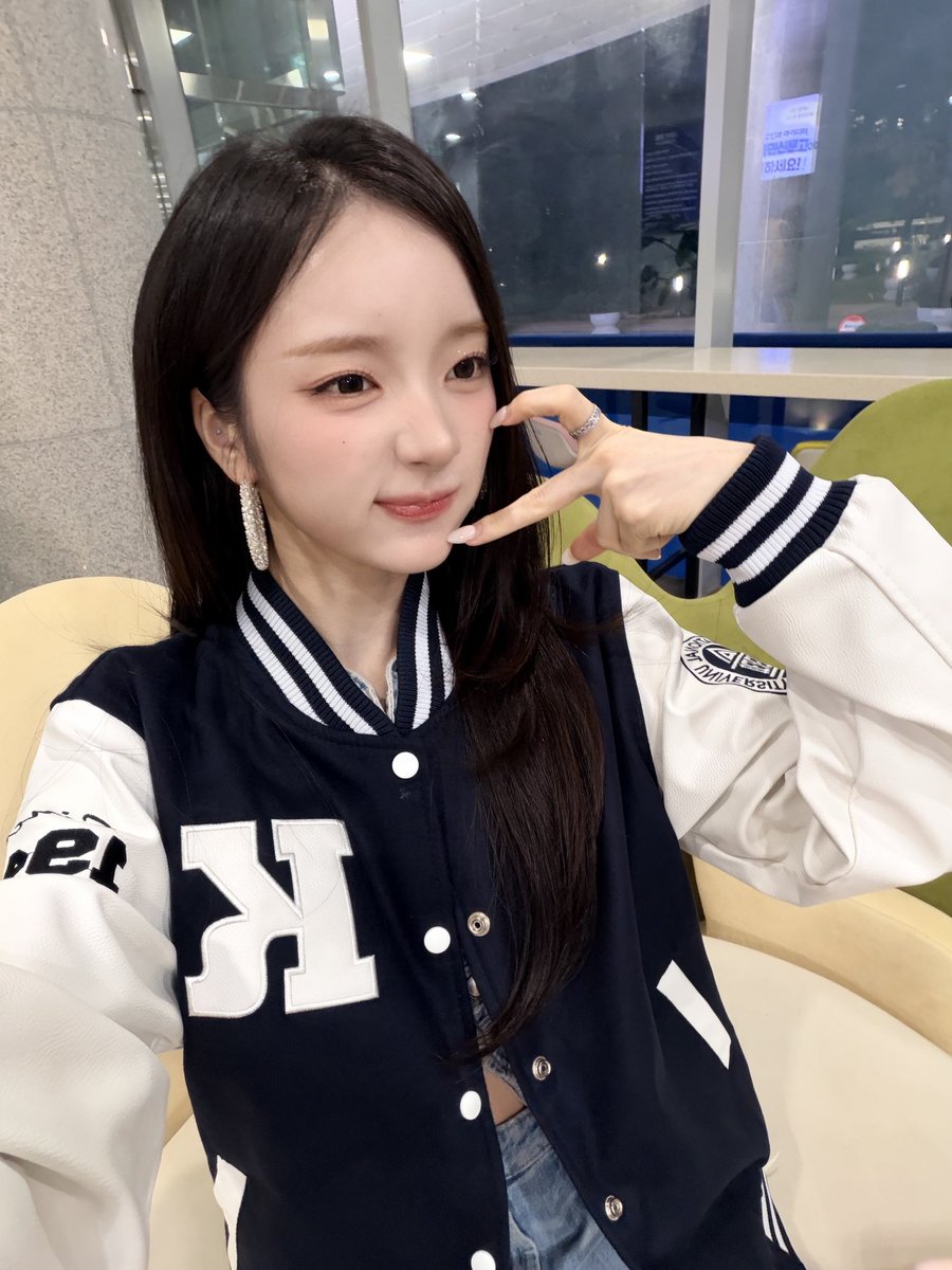 I_m_chillin's tweet photo. ✨👑국립공주대👑✨
너무 재밌게 무대하고 가요 고마워요❣️

#ICHILLIN #아이칠린 #E_JI #이지 https://t.co/WzxMI6y1ZW