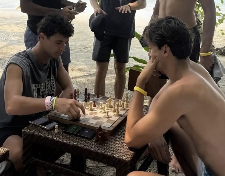 chyuuix's tweet photo. Either george is thinking about some mate in 4 or he's just larping chess https://t.co/maPNg65iWF