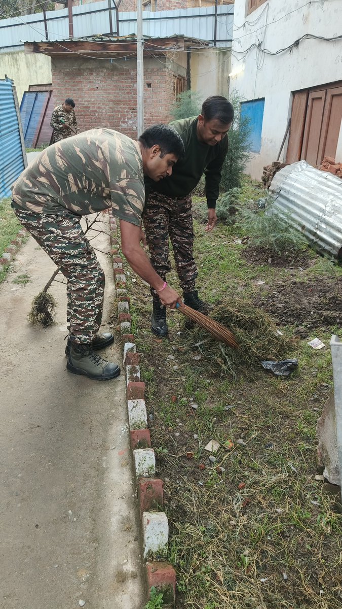 164Pro's tweet photo. Swachhata Hi Seva(SHS) campaign-2026 conducted at 164 BN, CRPF. #SHS2026 #SwachhataHiSeva2026 "Ek Din, Ek Ghanta, Ek Saath" Organized by the Unit at G/164 Bn, CRPF campus, Achabal, Dist- Anantnag (J&amp;K) on 30/09/2026. https://t.co/uBY2anRPQi