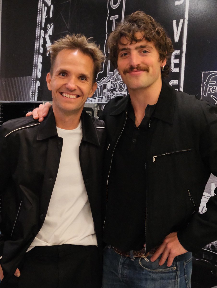 BensonJP_Fan's tweet photo. 📻ベンソンがオーストラリアのラジオ番組『The Smallzy Show』に登場！

10月6日(火)、現地時間15時／19時からKIIS Networkで放送予定🇦🇺

※日本からのリアルタイム聴取方法は、現時点では確認できていません。
アーカイブが公開され次第お知らせします。

🎥 smallzyshow / Instagram https://t.co/OyNlBorAwp