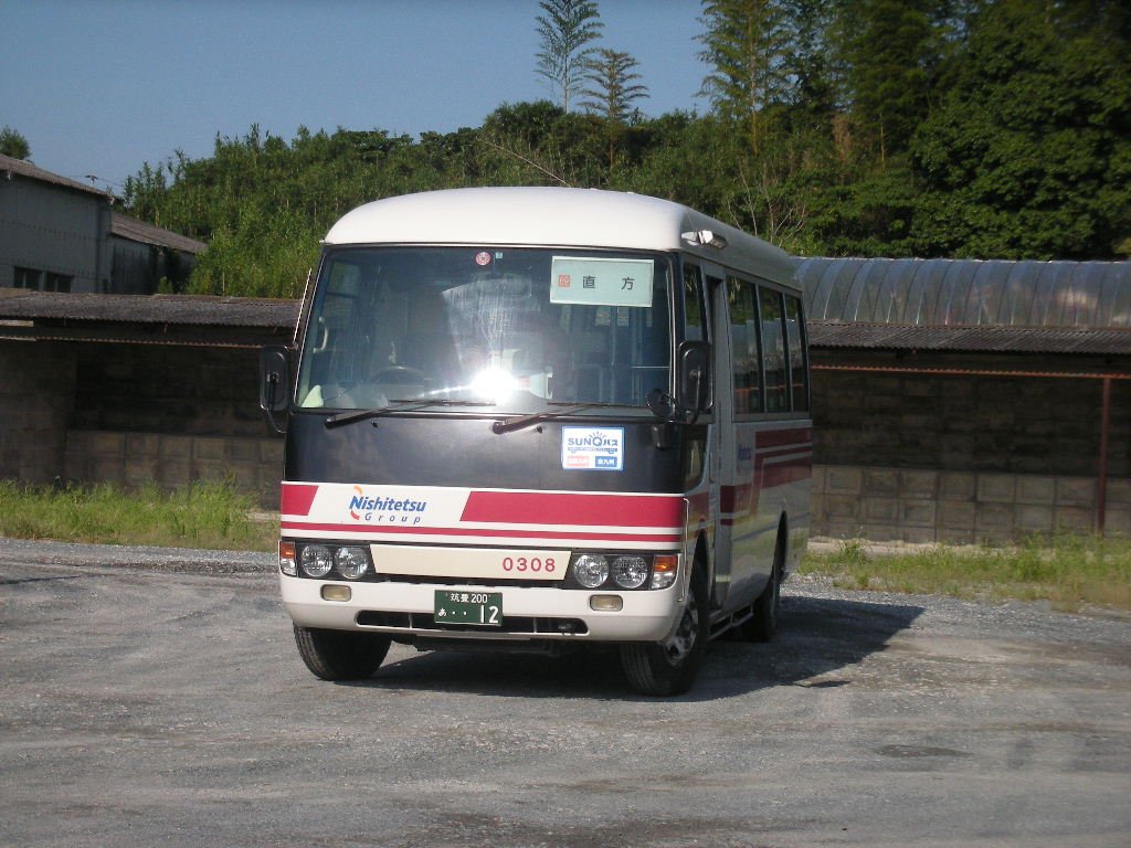 ktk4058's tweet photo. 鞍手車庫は2007年頃に初訪問でした。この頃の69番（新入本村経由）は鞍手車庫で分断され、ローザで運行されていました。 https://t.co/HyDEng61r0
