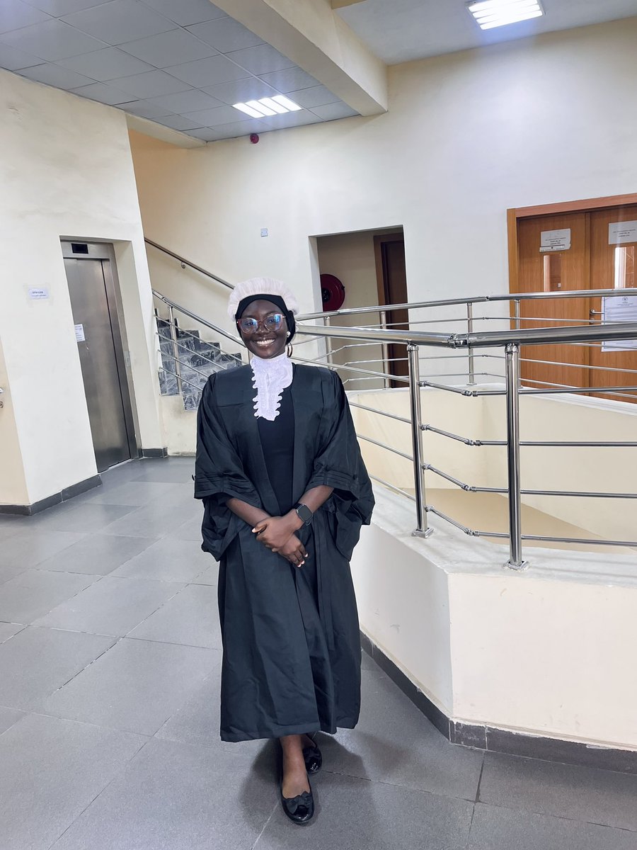 The_GraceWaiye's tweet photo. This day last year, I was crashing out about law school on my snap story.

Today, this year I had my first court appearance 🤭 https://t.co/CSKAR88xxK