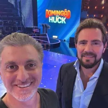 republiqueBRA's tweet photo. 🚨 💬 Luciano Huck enviou mensagem a Daniel Vorcaro às 21h47 de 17 de novembro de 2025, minutos antes da prisão do banqueiro, que tentava deixar o país pelo Aeroporto de Guarulhos: “Vi a boa notícia da compra do Master agora no JN. Muito bom. Congrats. Você merece sair inteiro desta turbulência toda”, escreveu Huck.
