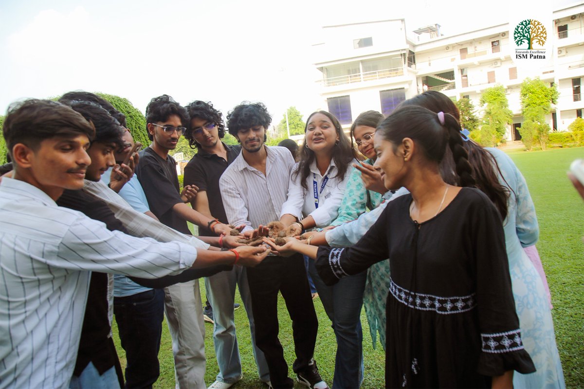 ISMPatna's tweet photo. Sharing a few glimpses from the NSS Event - @ISMPatna & Tarumitra Nature Week.
A celebration of nature, awareness, and collective action for a greener tomorrow.
Take a look at some memorable moments from the event! 
.
.
.
.

#EnvironmentalAwareness #EcoFriendly #NatureAwareness #Students #SaveTrees #SaveOurEarth