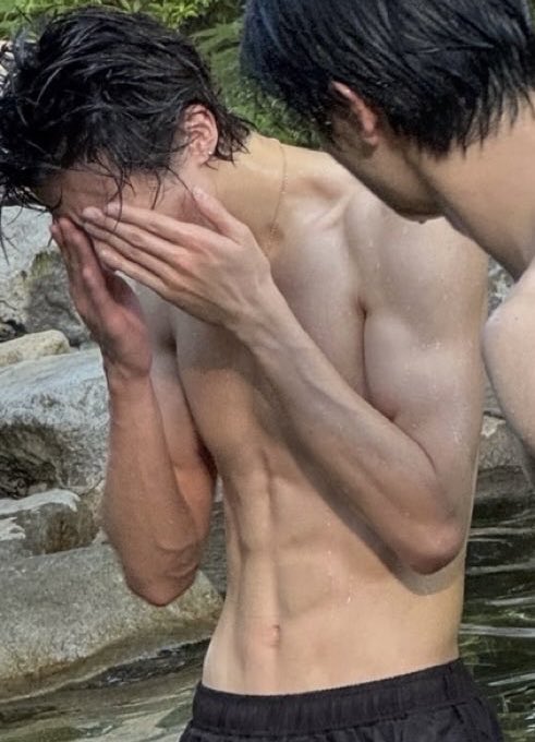 89intwos's tweet photo. Holy fuck That body of yours is absurd What the fuck https://t.co/yv9OM6gsXV