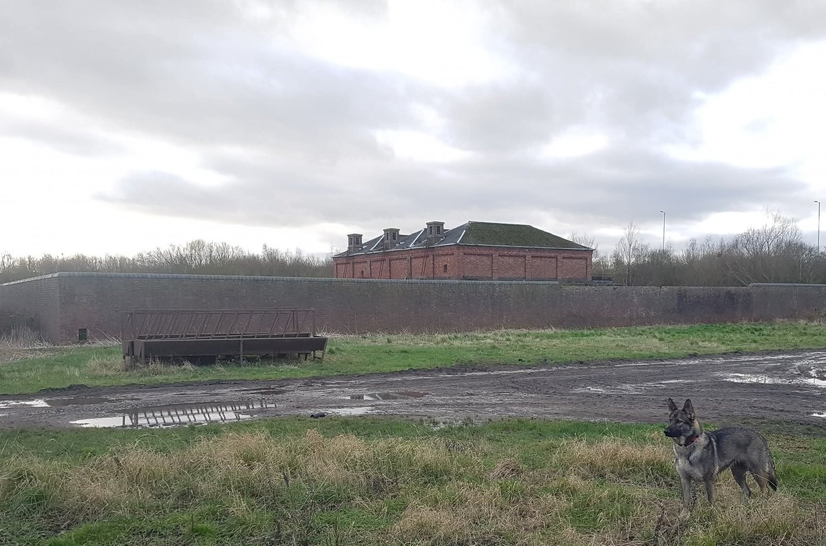 PhilJax11's tweet photo. @AndrewRawson11 @CalumDouglas1 1/2
Local to me.. Selby
This is the munitions factory built after the Crimean war in 1899, after the Army went through a series of administrative changes following the abolition of the Board of Ordnance in 1855, after the Board’s poor performance during the Crimean War. https://t.co/9SC12XIoxX