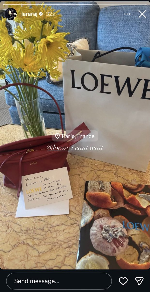 larurkive's tweet photo. LARA IS AT PARIS FASHION WEEK WITH LOEWE
#LARAXLOEWE https://t.co/1fqVb0eHJ4