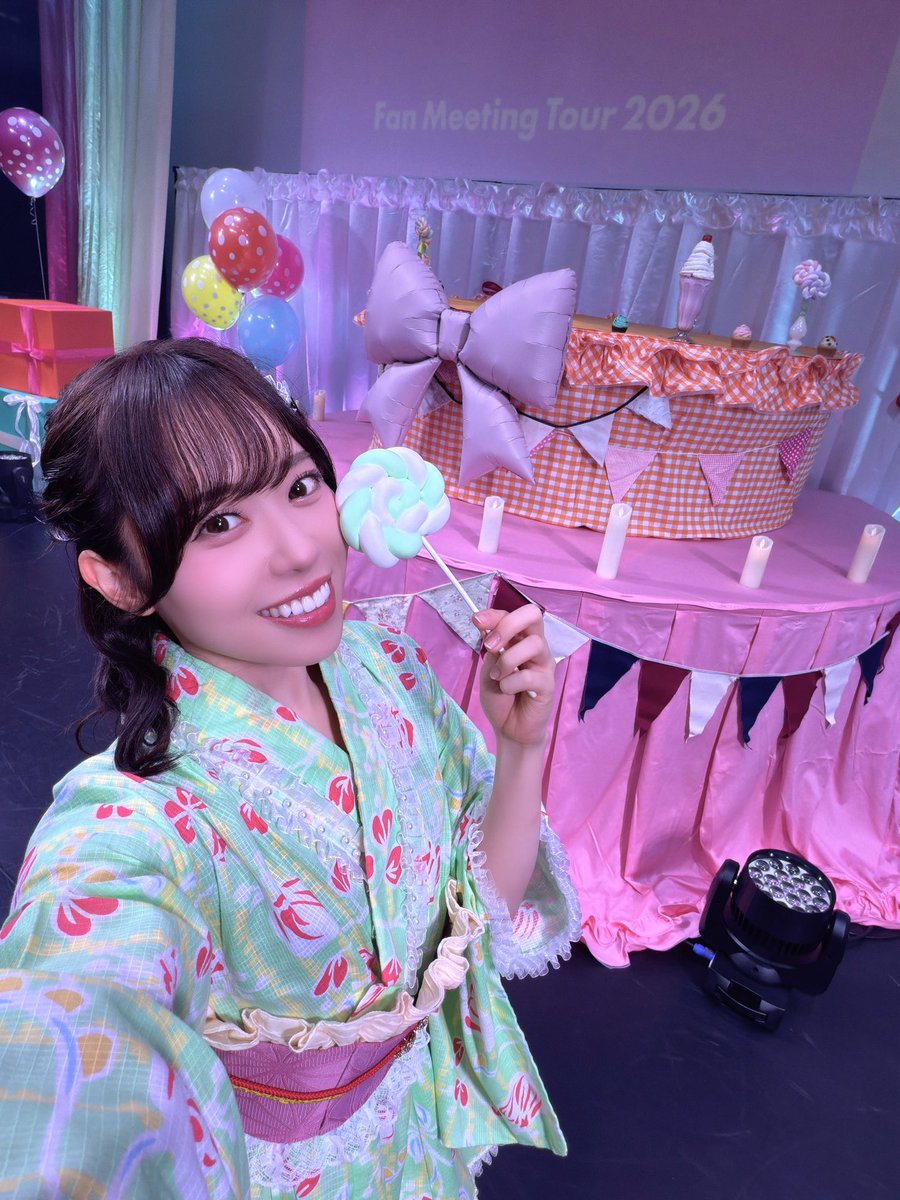 SayuriDate's tweet photo. 『伊達さゆり Fan Meeting Tour 2026』
東京公演 & Birthday🎂💝
#伊達さゆりFM2026🎆

書きたいこと伝えたいことが多すぎて。
ファンミツアーの最後である東京公演は
誕生日当日ということもあり...！
沢山のお祝い本当にありがとうございました！🎂✨
色んな形で、色んな場所で、色んな伝えた方で
お祝いしてくださって感謝の気持ちでいっぱいです。
プレゼント、お手紙、会場に届けてくださった素敵なお花たちも！！💐
ありがとう！！！全部大切にするね。

新曲『Diary☆Parade』も初披露で🌼
「出会えて嬉しい！今ここで」って歌えて
本当に嬉しかったの！！！！
心の底から！！！！
だからまた歌いたいし今日会えなかった方にも、会えた時に伝えたい！！！　
だからもっと頑張る！🔥
このあと0時から配信スタートされますので
ぜひ聴いてね！🌷🌼
(#伊達さゆり_ダイパレ
⬆️で感想も沢山待ってます🤭🎉)

大好きなみなさんとスタッフさん方のおかげで
とっても幸せです。
帰り道いろんな気持ちがでてきて
うるうるしてしまっている！！笑笑
また明日からも頑張ろう！って思えます。
今日会えた方も会えなかった方も！
次会える時まで笑顔でいてね。お互いに！

お衣装は、
👘9月末だからこその浴衣(?)ちゃん
🍫なんか少しバレンタインっぽいよね！ちゃん
でした✨(名前今考えた)