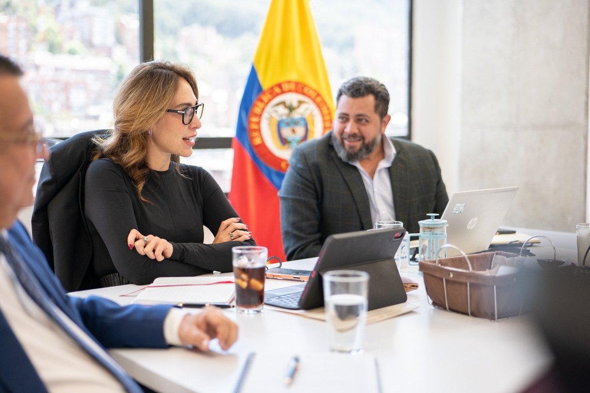 CRCCol's tweet photo. @cracolombia @comisioncreg @velez_marroquin @feadiazsu 🌎 𝗜𝗠𝗣𝗔𝗖𝗧𝗢
Más estrategias compartidas en beneficio del país.
Servicios conectados. Regulación coordinada. 6/6 https://t.co/OPRlJDxN1m