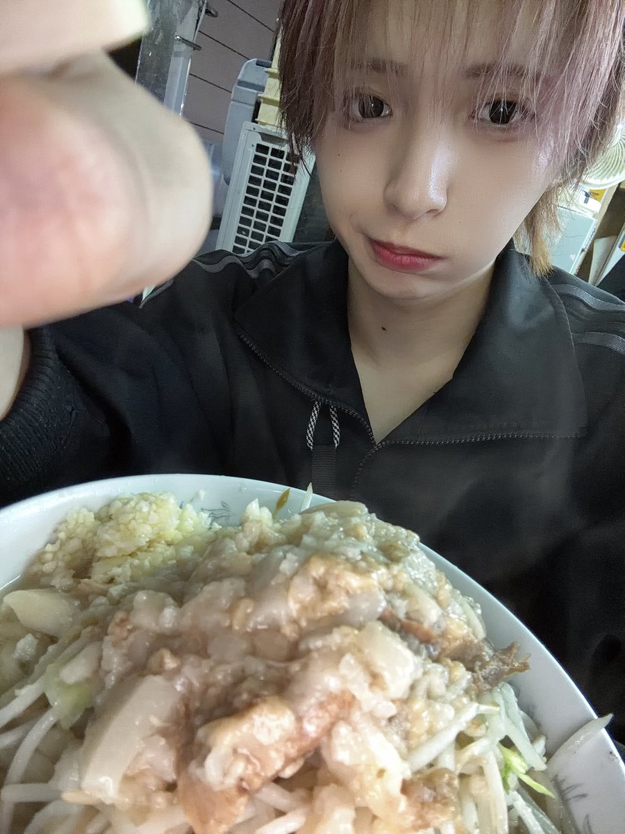Stnk_mugi's tweet photo. ラー禁前ラスト二郎
＊10月はラーメン禁止にします🍜🈲 https://t.co/gSWYVEfiW0