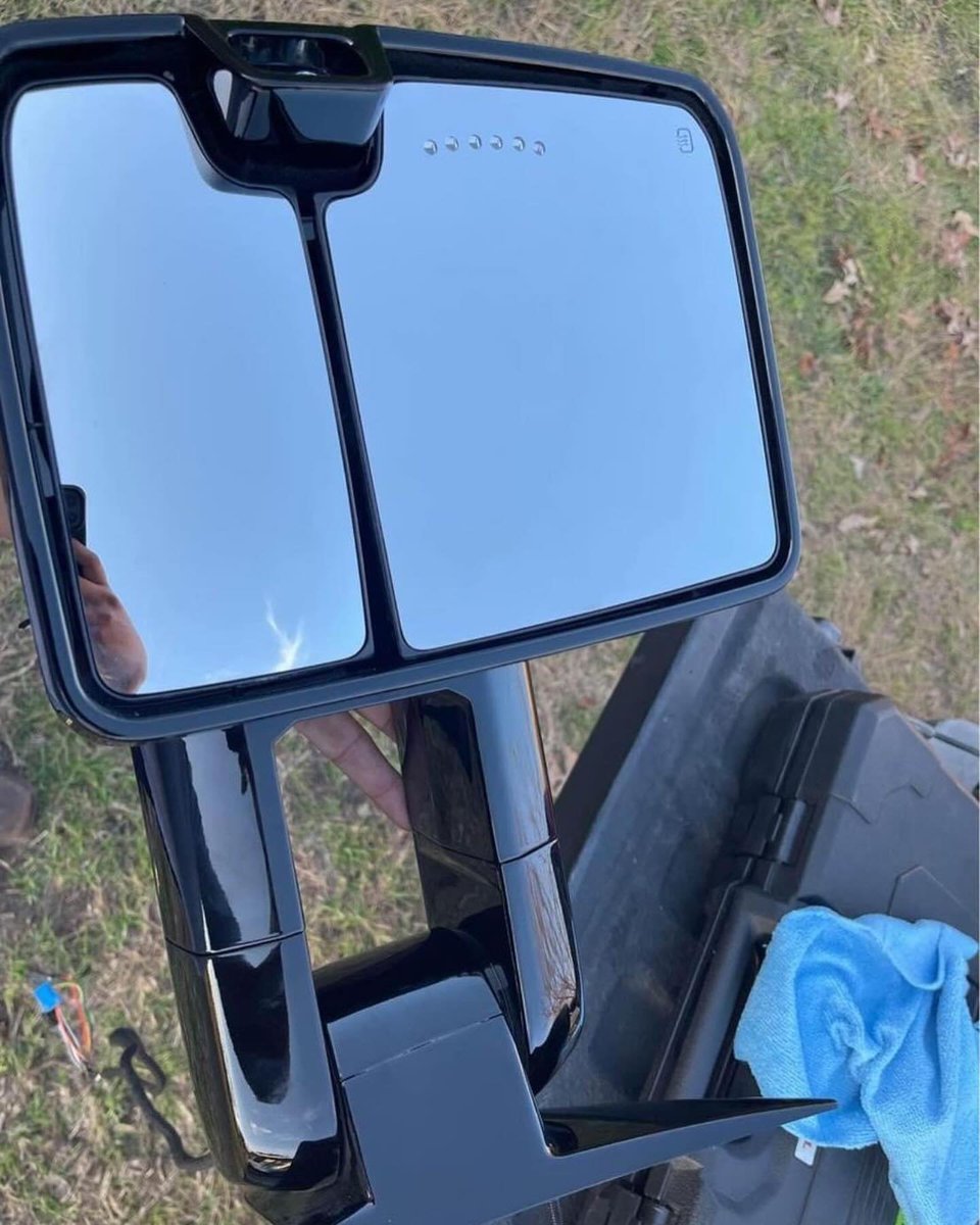 gmc_chevy_parts's tweet photo. Brand new black color matched switchback towing mirrors for 14-19 chevy Silverado GM trucks. Complete color matched.

#gmc #buick #obs #chevysilverado                 #creatorsearchinsights https://t.co/2IMOitUion