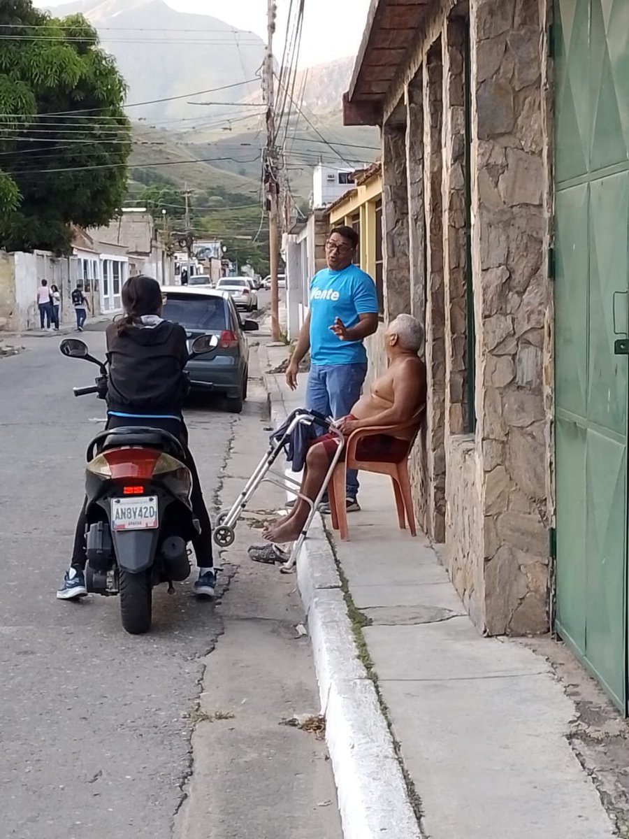 Red_Libertad_SJ's tweet photo. Este #29Sep recorrimos las calles de Boquita, conversando mano a mano con nuestros vecinos. El mensaje retumba en cada esquina con fuerza y esperanza: ¡todos quieren a @MariaCorinaYA de regreso en Venezuela! 🇻🇪
​¡La gente no se rinde y la esperanza está más firme que nunca! 💪✨ https://t.co/jzJxpMdR1p