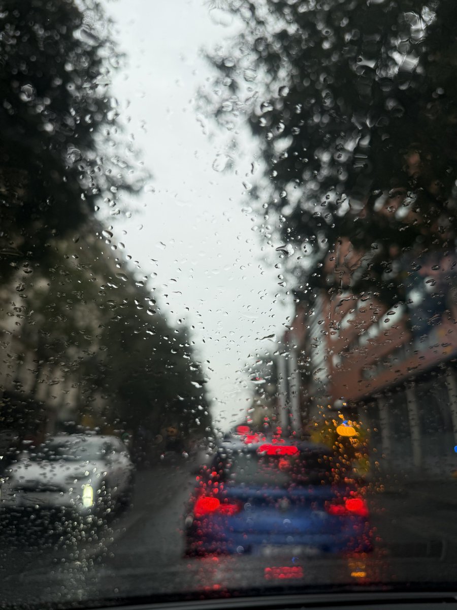 Nanassss's tweet photo. The sunshine is gone and Paris is in the rain 🌧️ 

Come back 🥺

#beckysangels‌ https://t.co/PhjNn2qiwP