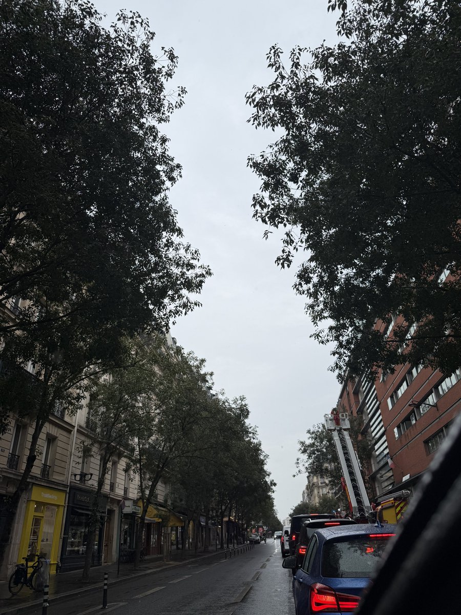 Nanassss's tweet photo. The sunshine is gone and Paris is in the rain 🌧️ 

Come back 🥺

#beckysangels‌ https://t.co/PhjNn2qiwP