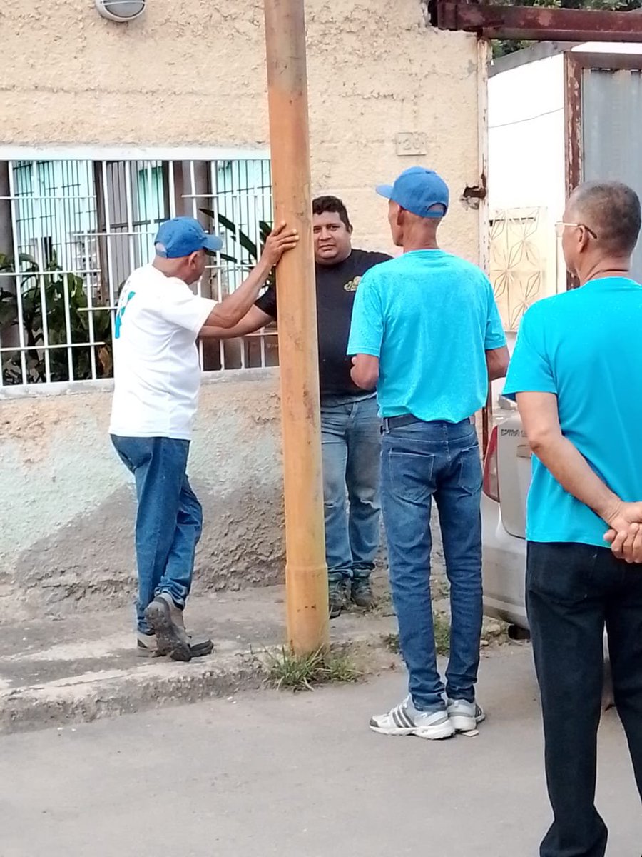 Red_Libertad_SJ's tweet photo. Este #29Sep recorrimos las calles de Boquita, conversando mano a mano con nuestros vecinos. El mensaje retumba en cada esquina con fuerza y esperanza: ¡todos quieren a @MariaCorinaYA de regreso en Venezuela! 🇻🇪
​¡La gente no se rinde y la esperanza está más firme que nunca! 💪✨ https://t.co/jzJxpMdR1p