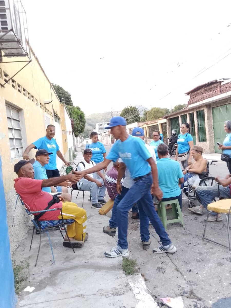 Red_Libertad_SJ's tweet photo. Este #29Sep recorrimos las calles de Boquita, conversando mano a mano con nuestros vecinos. El mensaje retumba en cada esquina con fuerza y esperanza: ¡todos quieren a @MariaCorinaYA de regreso en Venezuela! 🇻🇪
​¡La gente no se rinde y la esperanza está más firme que nunca! 💪✨ https://t.co/jzJxpMdR1p