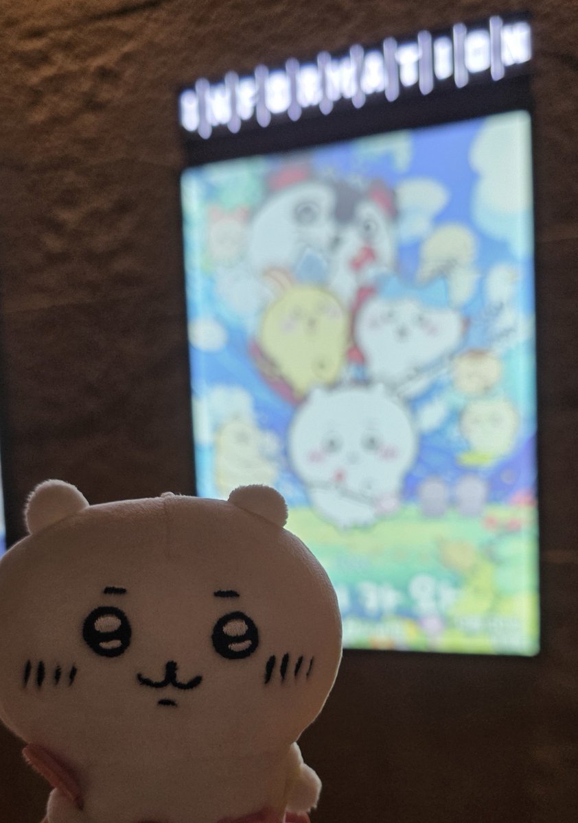 997xKING's tweet photo. 후기는 음...막 개봉했으니 직접 보시는걸 추천하구요...

이번 주말에도 주말 특전이 배포되는데 저희 지역에 대충 한 상영관 하나에 100석정도로 대략 5번이 넘는 상영이 예정 되어있는데 정말 주말이라는 뜻에 맞게 2일은 넘어가는 특전 양들을 각 배포하는 상영관들에 물량을 주길 바랍니다... https://t.co/8T2xUtkviT