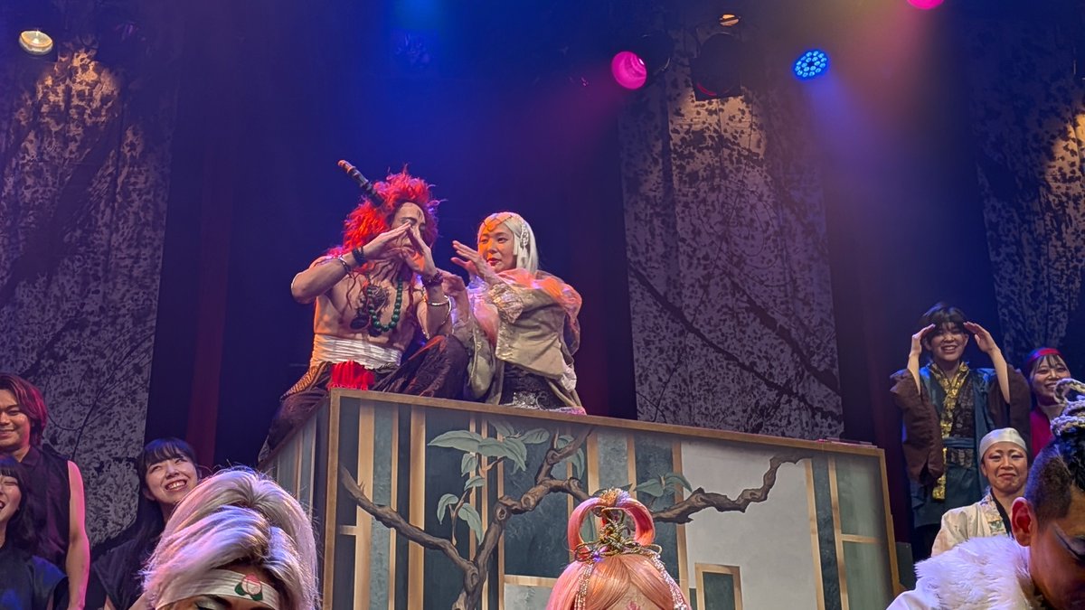 hbekku's tweet photo. シブゲキで「百花繚乱〜語りつがれぬ物語〜」を観劇。
昔話を元にしつつ単純な勧善懲悪じゃない、でも最後の主人公は爽やかでカッコいい、��んなお話。
お爺さんとお婆さんが最高なのと金太郎様の大喜利素敵でした！

、、、お爺さん推しが最前センターで良かったのかは悩ましい😅

#ビス百花
#紬初陣 https://t.co/lnHkKPrNtj