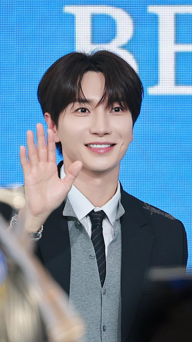 Ssspecial1004's tweet photo. 260930 Halo Mavis 기자회

夢中狐
（ㄱㅎㅊ的懷中人🙂‍↔️🙂‍↔️
@special1004
#leeteuk #이특 #박정수  
#83line #superjunior83z  
#superjunior #슈퍼주니어 https://t.co/drs8uJ7nXX