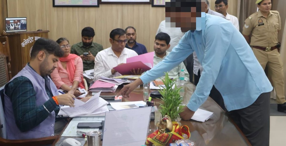 DMMoradabad's tweet photo. आज कलेक्ट्रेट कार्यालय में पूर्वाह्न 10:00 बजे से मध्याह्न 12:00 बजे तक आयोजित जनसुनवाई के दौरान विभिन्न विभागों से संबंधित 62 शिकायती पत्र प्राप्त हुए, इन सभी शिकायतों का गुणवत्तापूर्ण निस्तारण सुनिश्चित कराने हेतु संबंधित विभागीय अधिकारियों को निर्देशित किया गया।
@CMOfficeUP
@UPGovt
@PMOIndia
@Comm_Moradabad
@moradabadpolice
@Uppolice
@dgpup
@Cdomoradabad
@PIB_India
@ANINewsUP
@InfoDeptUP