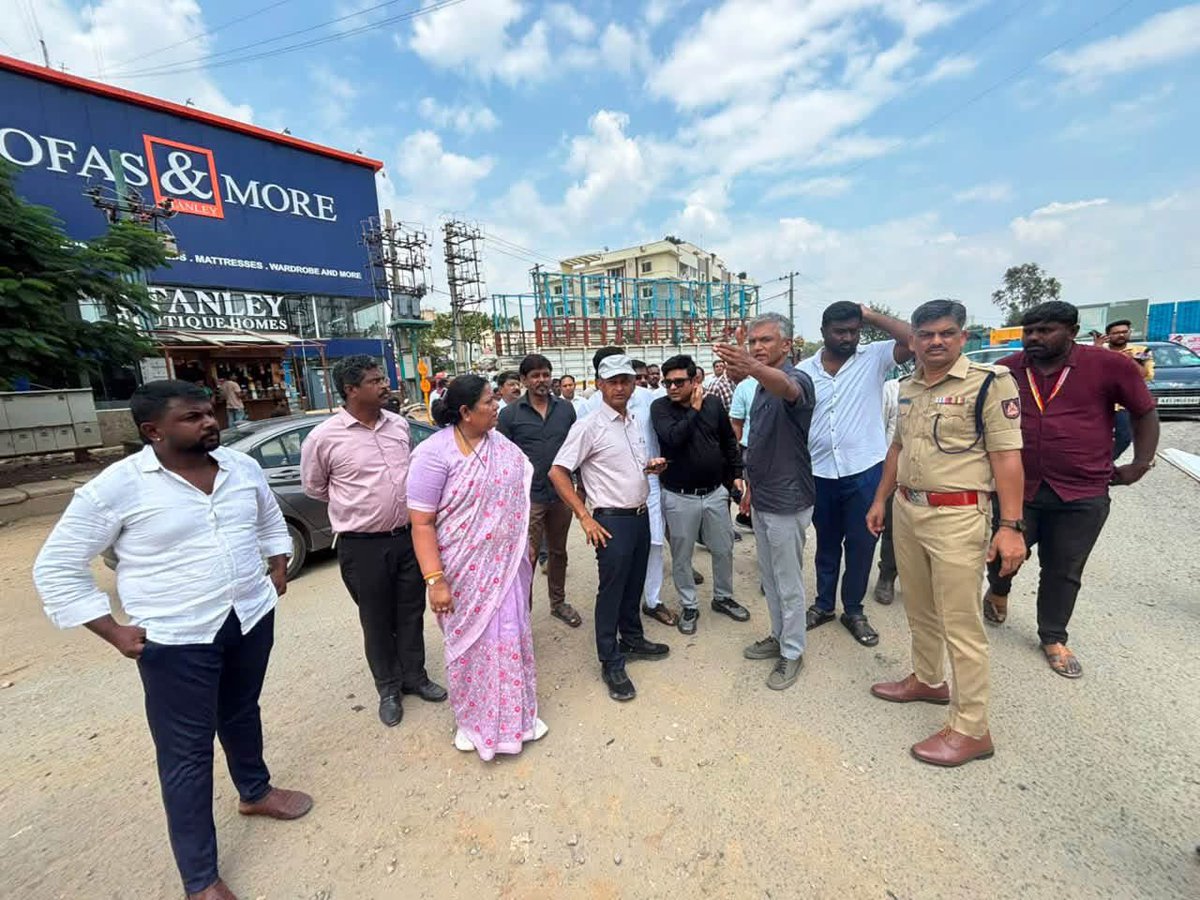 MALimbavali's tweet photo. ಇಂದು ಮಹದೇವಪುರ ವಿಧಾನಸಭಾ ಕ್ಷೇತ್ರದ ಗುಂಜೂರಿನಲ್ಲಿ ನಗರಾಭಿವೃದ್ಧಿ ಸಚಿವರಾದ ಶ್ರೀ ಕೃಷ್ಣ ಭೈರೇಗೌಡ ಅವರೊಂದಿಗೆ ರಸ್ತೆ ಅಭಿವೃದ್ಧಿ ಕುರಿತು ಸ್ಥಳಕ್ಕೆ ಭೇಟಿ ನೀಡಿ ಪರಿಶೀಲನೆ ನಡೆಸಲಾಯಿತು.

ಗುಂಜೂರಿನಲ್ಲಿ ರಸ್ತೆ ಸಮಸ್ಯೆಯಿಂದ ಪ್ರಯಾಣಿಕರಿಗೆ ಮತ್ತು ಸಾರ್ವಜನಿಕರಿಗೆ ದಿನನಿತ್ಯ ತೊಂದರೆಯಾಗುತ್ತಿದ್ದು, https://t.co/KN0RtBFDb7