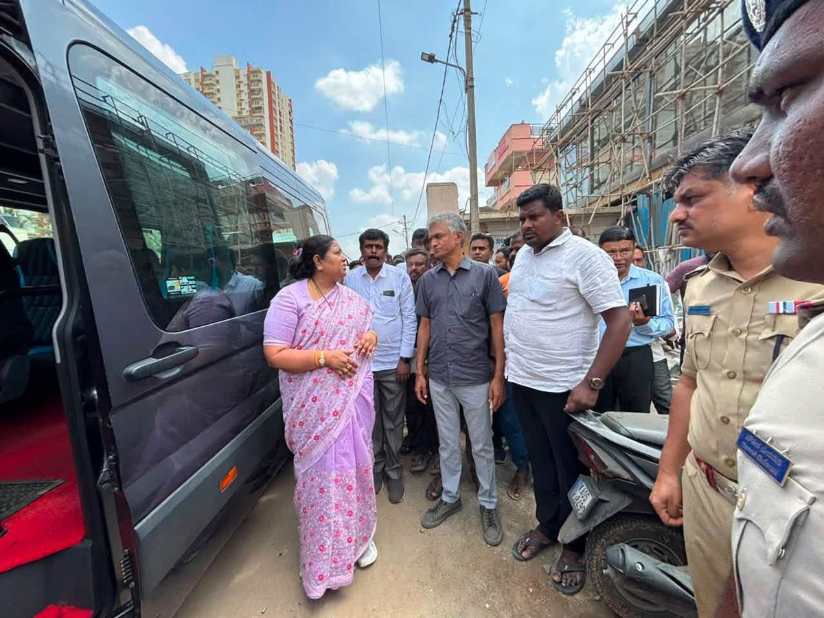 MALimbavali's tweet photo. ಇಂದು ಮಹದೇವಪುರ ವಿಧಾನಸಭಾ ಕ್ಷೇತ್ರದ ಗುಂಜೂರಿನಲ್ಲಿ ನಗರಾಭಿವೃದ್ಧಿ ಸಚಿವರಾದ ಶ್ರೀ ಕೃಷ್ಣ ಭೈರೇಗೌಡ ಅವರೊಂದಿಗೆ ರಸ್ತೆ ಅಭಿವೃದ್ಧಿ ಕುರಿತು ಸ್ಥಳಕ್ಕೆ ಭೇಟಿ ನೀಡಿ ಪರಿಶೀಲನೆ ನಡೆಸಲಾಯಿತು.

ಗುಂಜೂರಿನಲ್ಲಿ ರಸ್ತೆ ಸಮಸ್ಯೆಯಿಂದ ಪ್ರಯಾಣಿಕರಿಗೆ ಮತ್ತು ಸಾರ್ವಜನಿಕರಿಗೆ ದಿನನಿತ್ಯ ತೊಂದರೆಯಾಗುತ್ತಿದ್ದು, https://t.co/KN0RtBFDb7